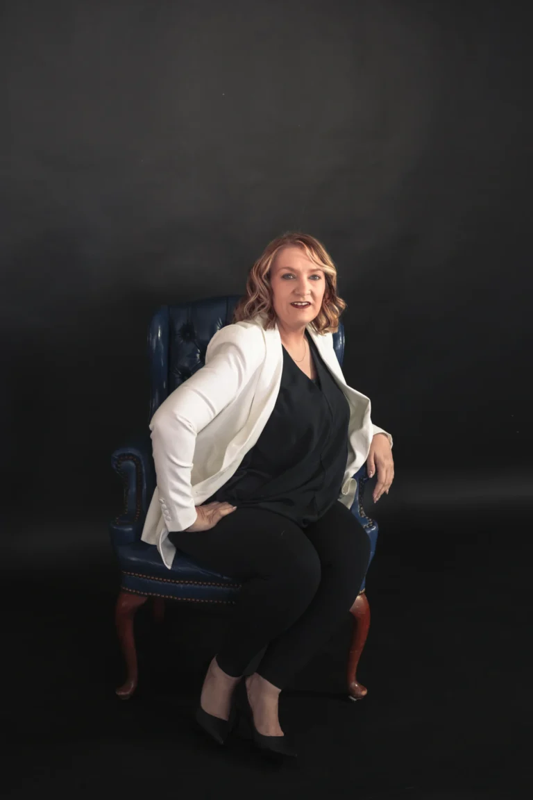 business-woman-on-a-black-background-branding-session-cincinnati-newport-studio-01-scaled-1