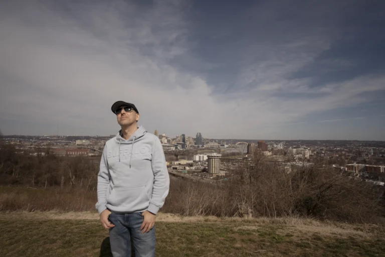 man-photo-session-cincinnati-devou-covington2-scaled-1