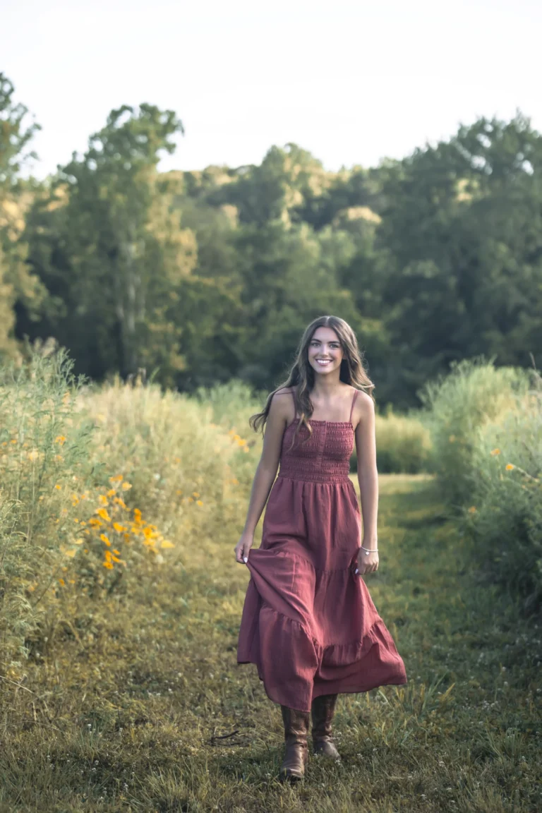 senior-photo-in-a-field-clover-farm-cincinnati-01-scaled-1